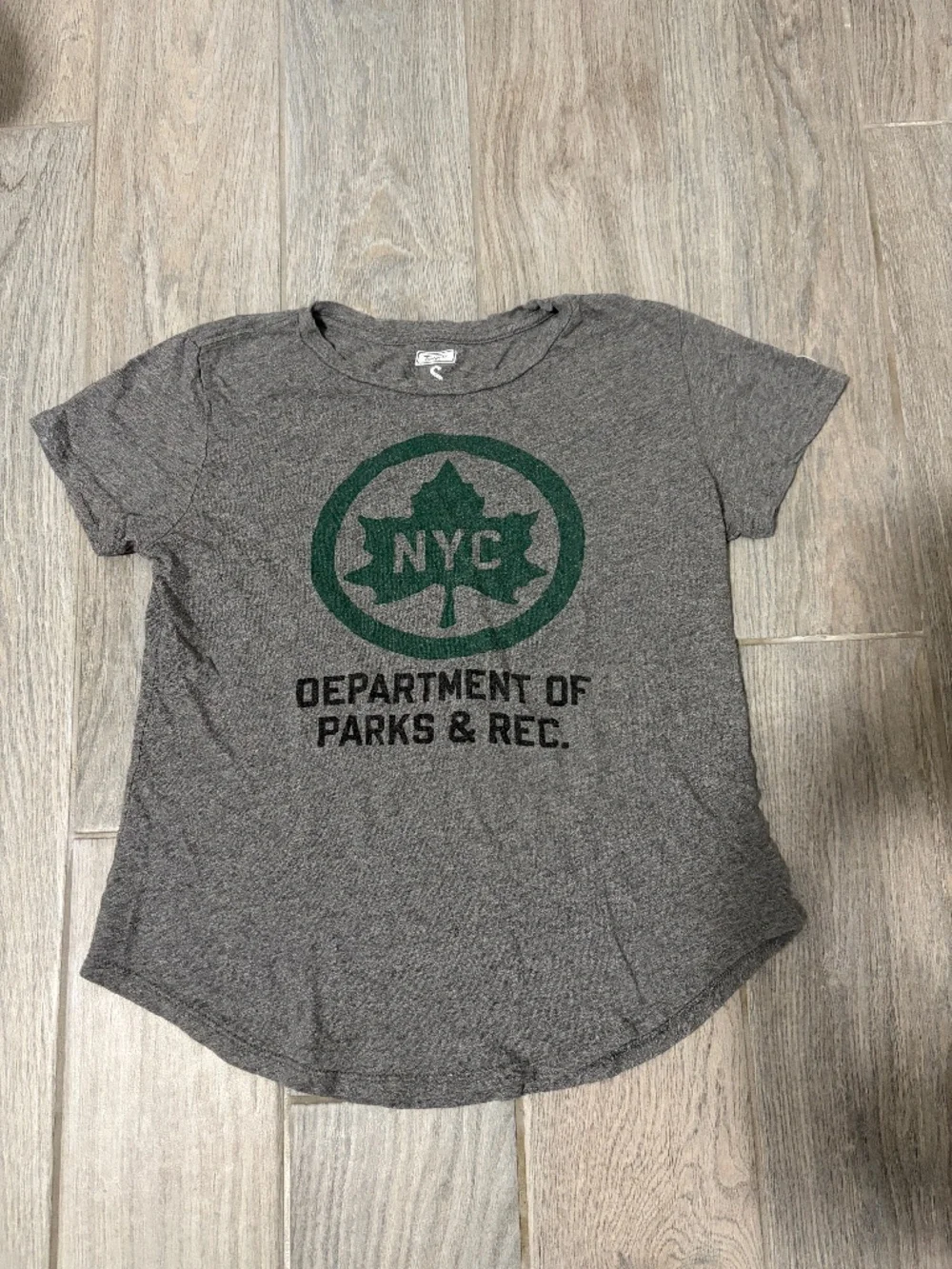 Women's Tailgate NYC Parks & Rec Gray Crew Neck T-Shirt - SMALL - Picture 2 of 4